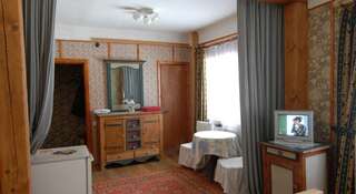 Гостиница Чеховская Дача Звенигород Двухместный номер с 2 отдельными кроватями и видом на сад-1